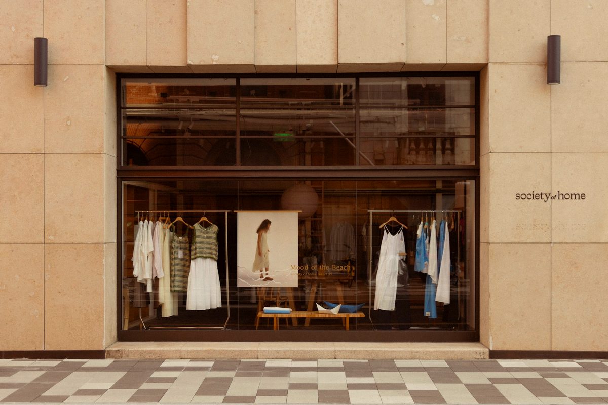 Retail property and shopping centre